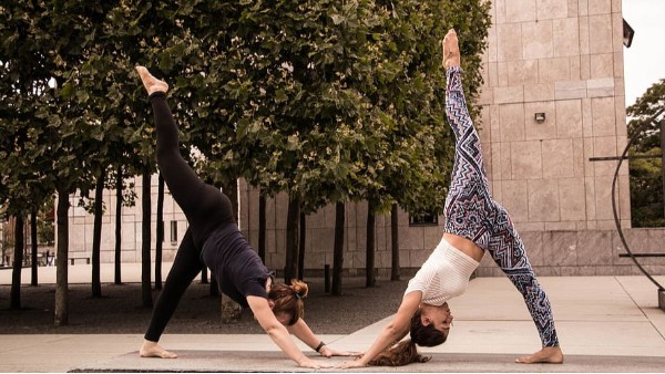 yoga-street-sport-woman